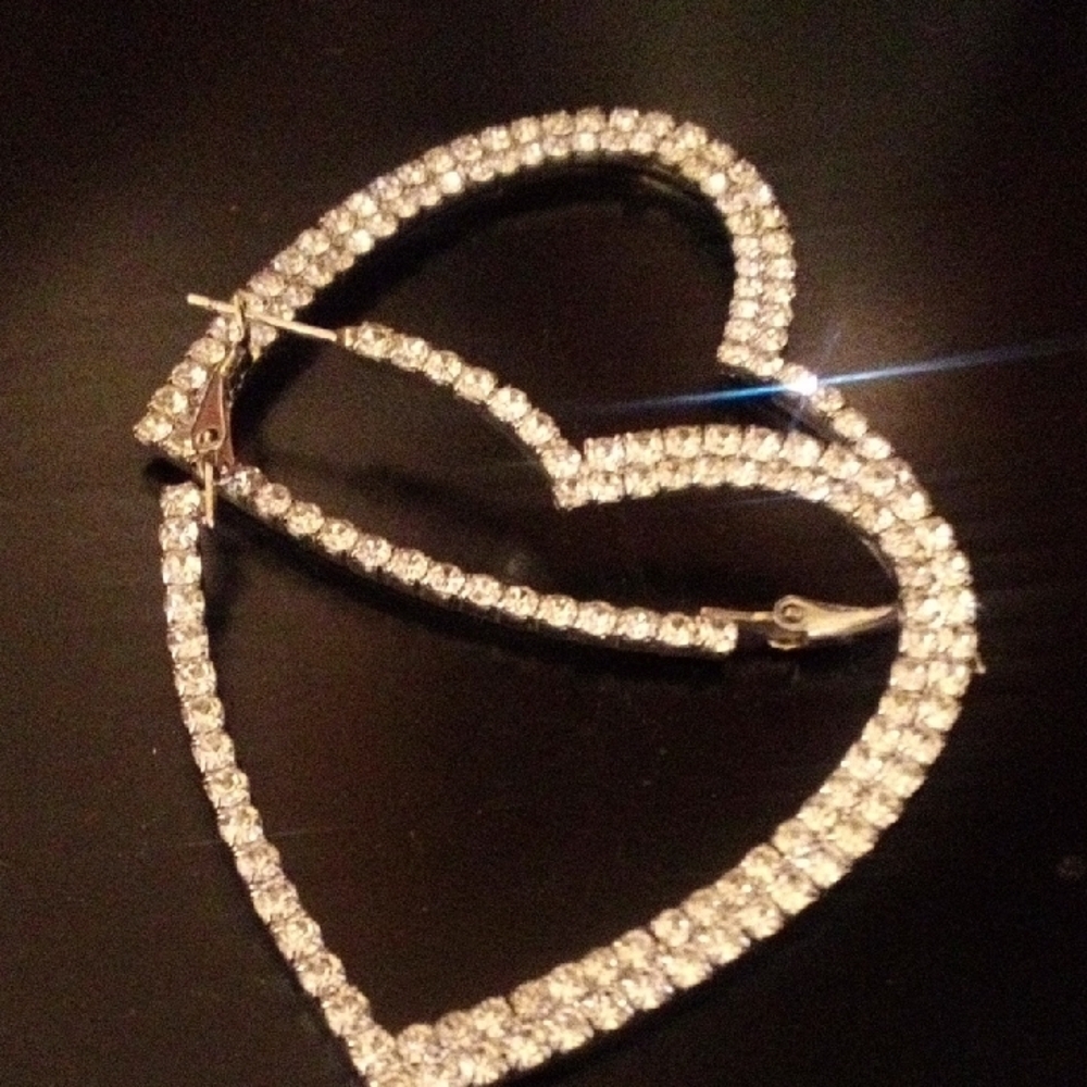 Elegant Silver Heart Hoop Earrings - Picture 3 of 4